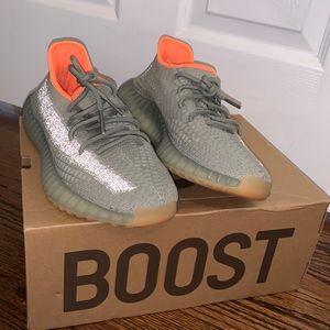 Yeezy Boost 350 V2 mens size 6.5 womens size 8.5
